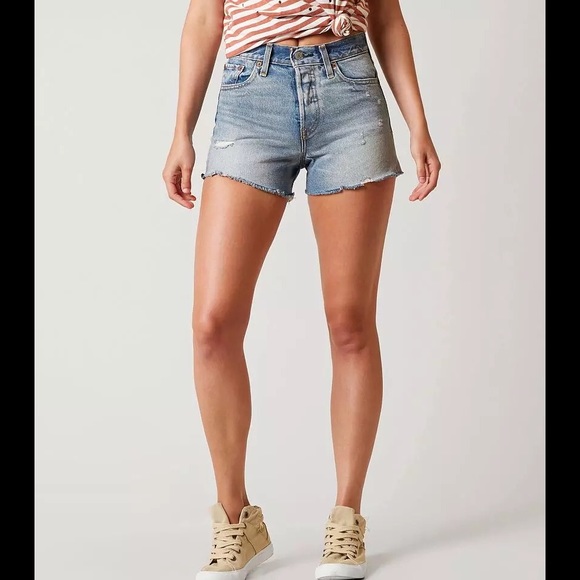 Levi’s Wedgie Jean Shorts - Picture 2 of 12